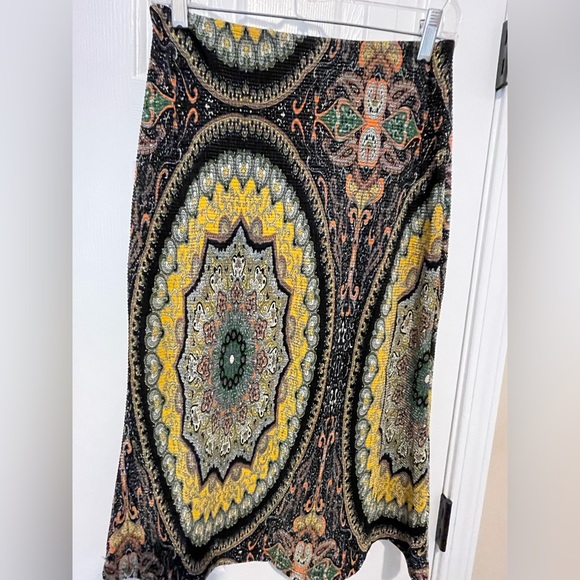 COPY - Unique printed stretch crepe skirt. - Picture 2 of 4